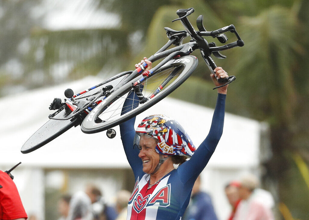 2016: Kristin Armstrong wins the road cycling individual time trial for her 3 straight Olympic gold